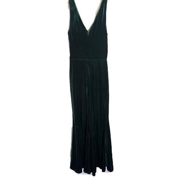Revelry Dawson Velvet Floor Length Dress in Classic Emerald - Picture 5 of 8